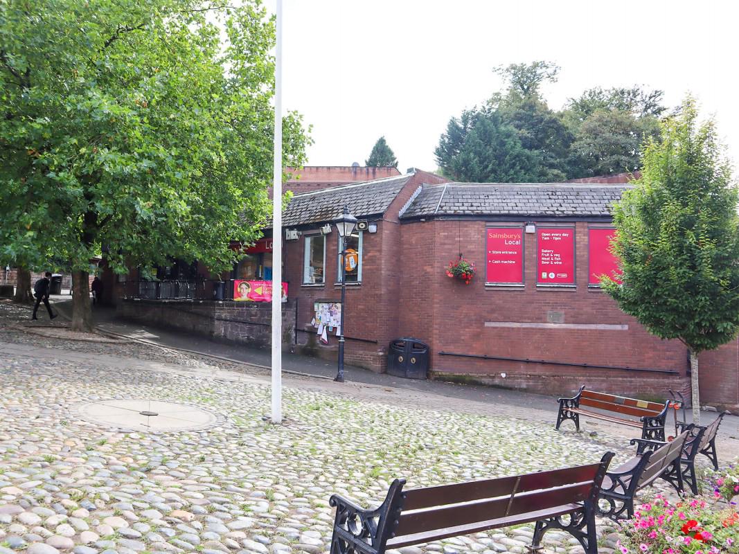 Retail/Shop in Lymm - photo 2