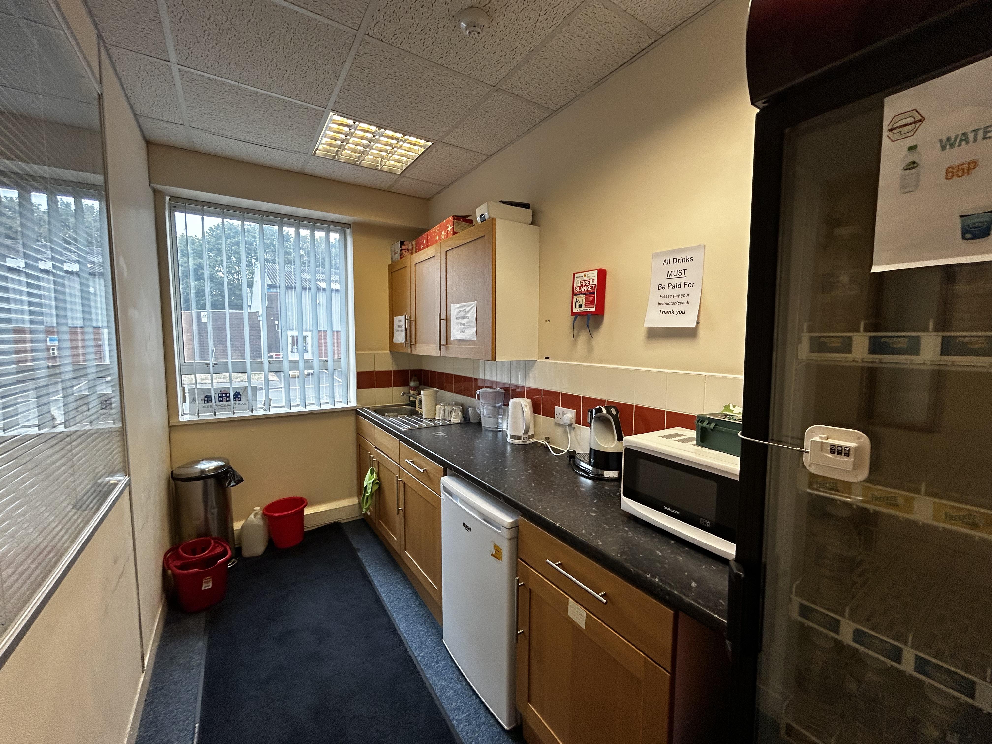 Office in Kingswinford - photo 4